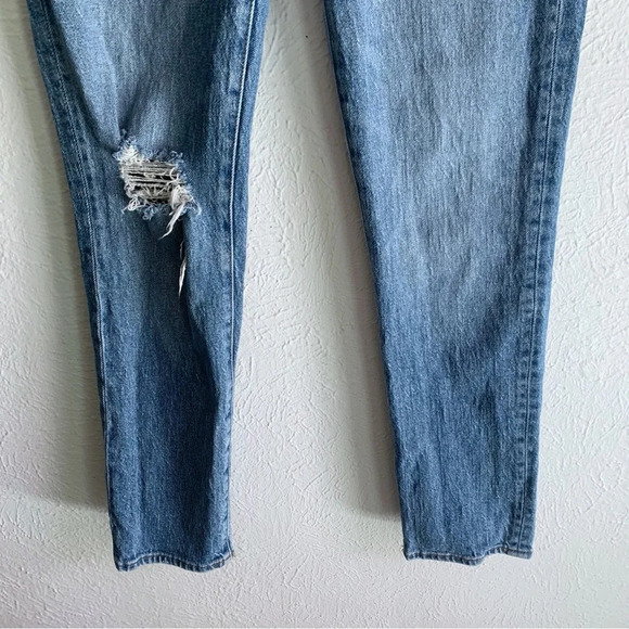 Madewell The Mid-Rise Perfect Vintage Jean in Ainsdale Wash: Knee-Rip Edition 24 - Picture 4 of 7